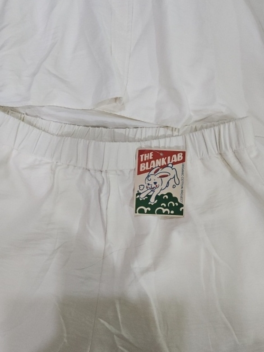 Lightweight Cream Button-Up Shirt And Shorts Set|| Size M - Picture 4 of 4